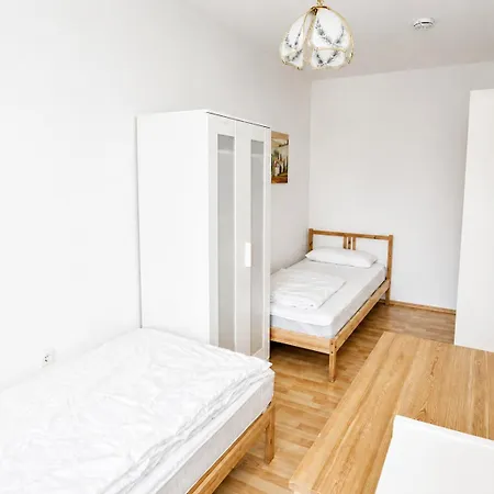 Premium Teamwohnung 4 Betten, Gepflegt&zentral In Laatzen, Messe Direkt Vor Der Tür *