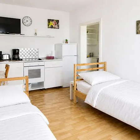 Premium Teamwohnung 4 Betten, Gepflegt&zentral In Laatzen, Messe Direkt Vor Der Tür Appartement *