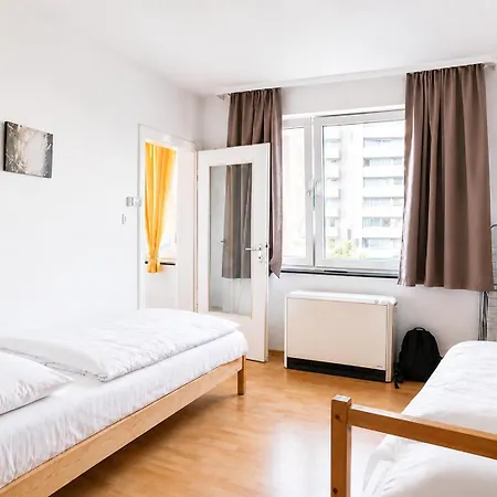 Premium Teamwohnung 4 Betten, Gepflegt&zentral In Laatzen, Messe Direkt Vor Der Tür *